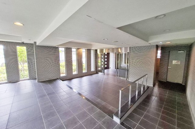 ルイシャトレ諏訪ノ森のロビー|エントランスホール