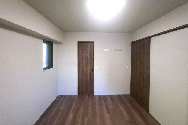 グランクラッセ上野芝向ヶ丘の寝室|洋室約6.5帖は、主寝室にぴったりのゆったりとしたお部屋です。