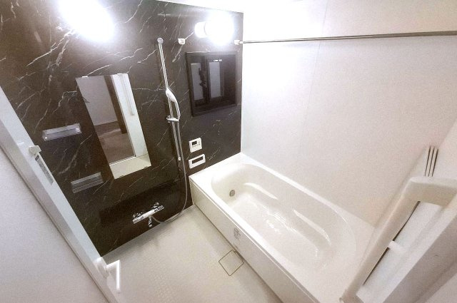 グランクラッセ上野芝向ヶ丘の浴室|バスルーム。浴室暖房乾燥機付きです。