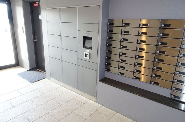 グランクラッセ上野芝向ヶ丘の設備|ポスト・宅配ボックス