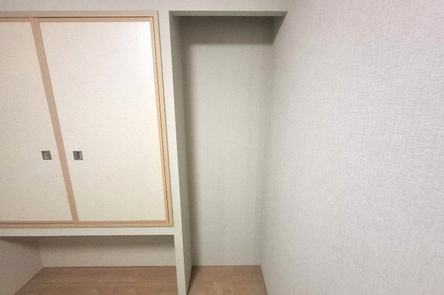 グランクラッセ上野芝向ヶ丘の和室|板間付きの和室。飾りスペースや収納スペースとしても活用できます。