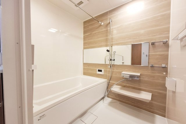 ソフィア泉ヶ丘パークヴェールの浴室|バスルーム：システムバスと浴室乾燥機を新調済み。