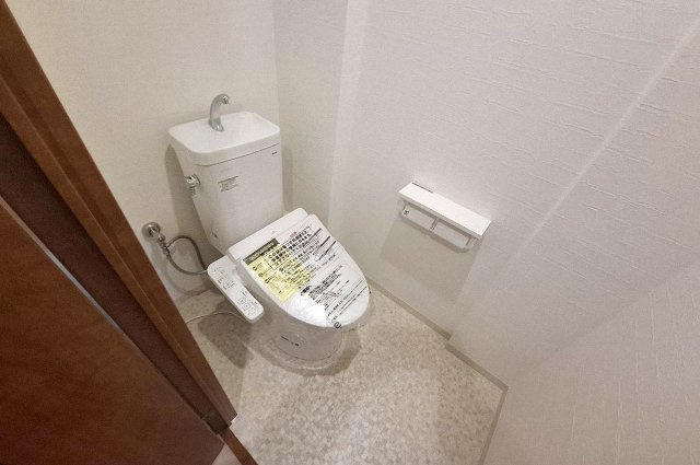 ルネフェリアス堺鳳のトイレ|トイレ内はリフォームで一新し、ピカピカに生まれ変わりました。