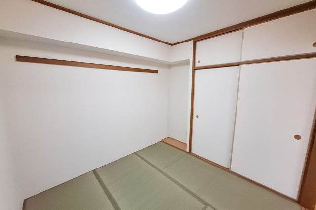 ラフィーナ堺・光明池の内装|タタミコーナー：お子様の遊び場やお昼寝スペース、家事スペースとしても使えます。