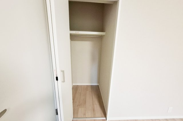 新檜尾台第2次住宅2号棟の収納|洋室1クローゼット