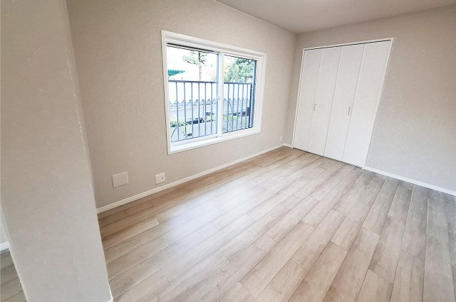 新檜尾台第2次住宅2号棟の内装|リビング：クローゼットも新調しました。