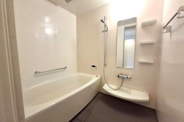 ベルク浜寺公園の浴室|ゆったりと寛げるシステムバス。電気式の浴乾を新調しました。