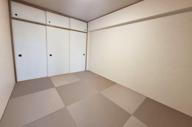 ベルク浜寺公園の和室|6帖の和室は、クロスや半帖畳もリフォーム済みの清潔感あふれる空間になりました。