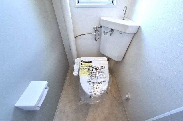 泉北茶山台第一次住宅九号棟のトイレ|トイレ内もリフォーム済み。便器や温水洗浄便座も新調しました。