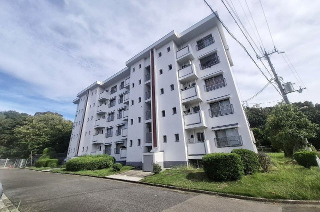 泉北茶山台第一次住宅九号棟の外観|きれいな外観です