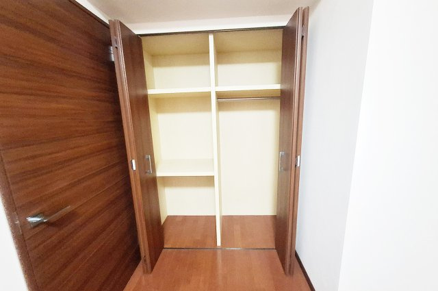 堺・泉北光明池城山公園シンシアの収納|洋室2：物入＆クローゼット