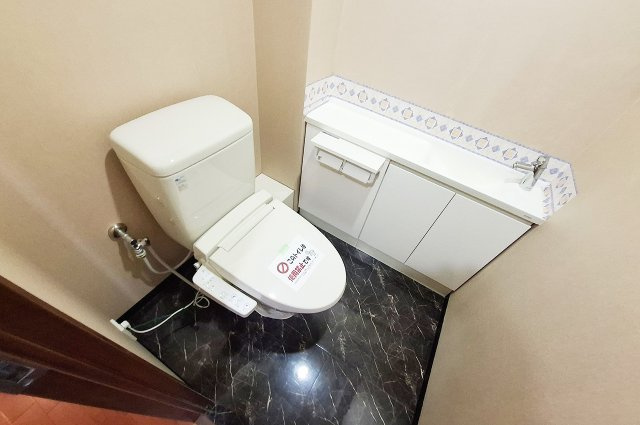 堺・泉北光明池城山公園シンシアのトイレ|トイレ：便利な手洗い器付きです。