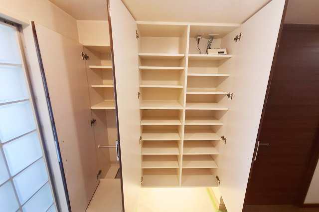 堺・泉北光明池城山公園シンシアの収納|玄関：大容量の下駄箱あり。