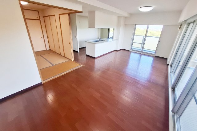 堺・泉北光明池城山公園シンシアの居間・リビング|LDK：約19.1帖のゆったりとしたLDKです。