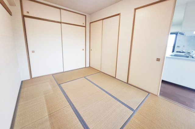 堺・泉北光明池城山公園シンシアの和室|和室：襖を閉めれば独立した空間に、開ければリビングとの一体利用が可能。