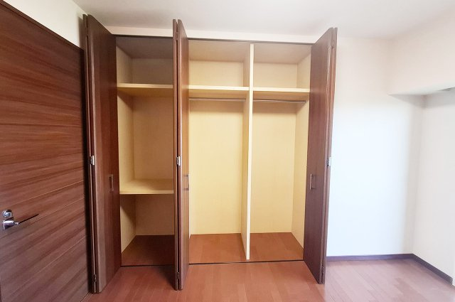 堺・泉北光明池城山公園シンシアの収納|洋室1：物入＆クローゼット