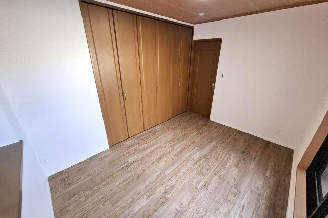 堺市中区福田の洋室|洋室（1）。ワイドなクローゼット付きです。