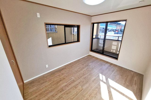 堺市中区福田の洋室|洋室（3）もリフォームでピカピカに。2階の全居室が二面採光で、日当り・通風良好です。