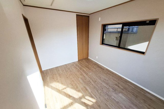 堺市中区福田の洋室|洋室（3）の壁一部には、グレーのアクセントクロスを施しました。