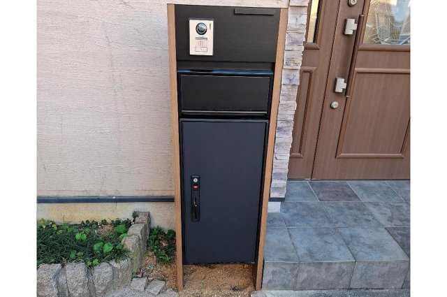 堺市中区福田の設備|不在時でも荷物を受け取れて、再配達の手間もいらない便利な宅配BOX付きの機能門柱を新調しました。