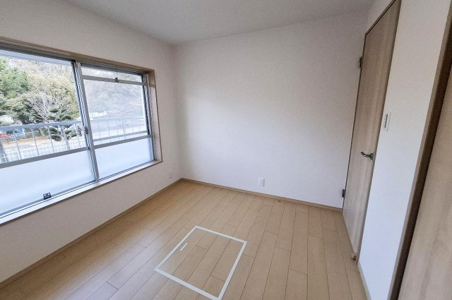 泉北茶山台第1次住宅11号棟の洋室|洋室約5.4帖。リフォームでまっさらのお部屋になりました。