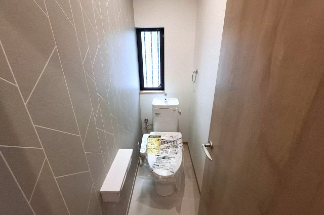 堺市中区深井北町のトイレ|1階トイレ。リフォームでピカピカになりました。