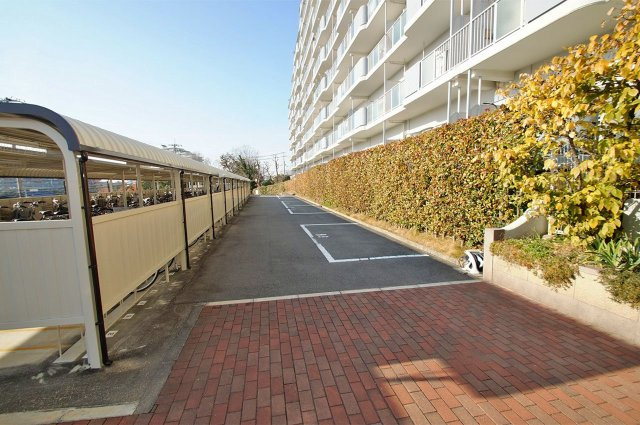 泉北星和台コーポラスの駐輪場|駐輪場＆駐車場