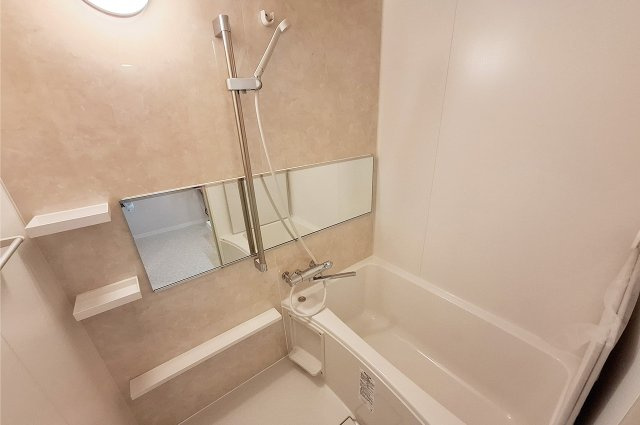 泉北星和台コーポラスの浴室|バスルーム：システムバスと浴室乾燥機を新調済み。