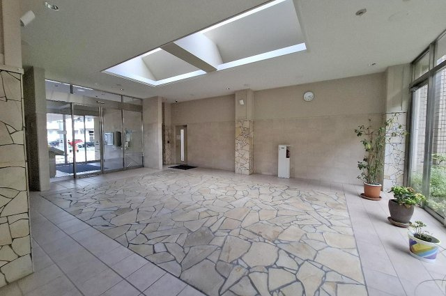 ロイヤルアーク泉ヶ丘のエントランス|エントランスホール