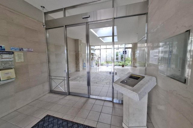 ロイヤルアーク泉ヶ丘の防犯設備|オートロックシステム