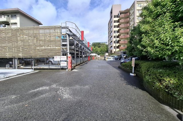 ロイヤルアーク泉ヶ丘の駐車場|駐車場