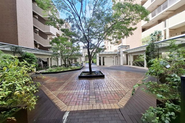 ロイヤルアーク泉ヶ丘の庭|敷地内