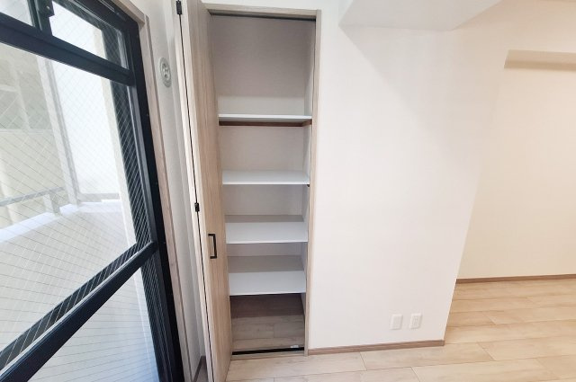 ユニライフ泉北深井駅前の収納|洋室2物入：新調済み。