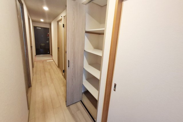ユニライフ泉北深井駅前の収納|廊下物入：新調済み。
