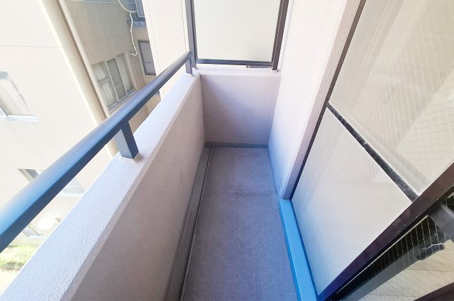 ユニライフ泉北深井駅前のバルコニー|バルコニー：洋室2側