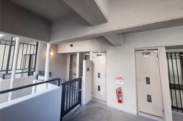 ユニライフ泉北深井駅前の玄関|ポーチ