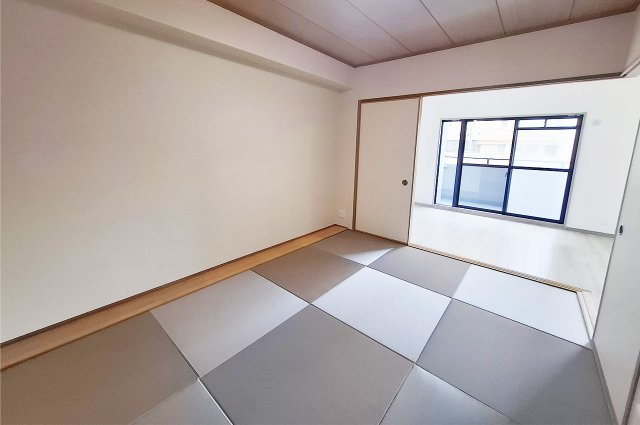 ユニライフ泉北深井駅前の和室|和室：襖を開ければLDKとの一体利用も可能。