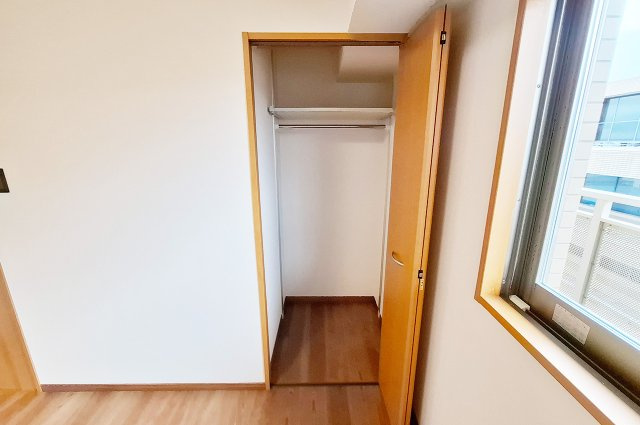 ディーレスティア堺・光明池の収納|洋室2クローゼット：内部はきれいにリフォーム済み。