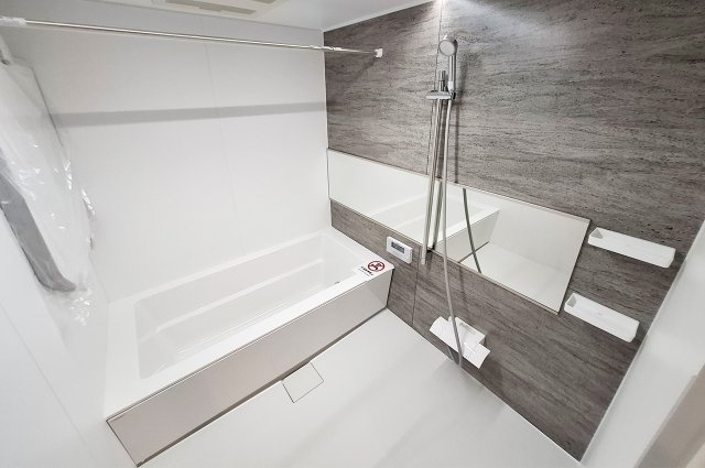 ディーレスティア堺・光明池の浴室|バスルーム：システムバス・浴室乾燥機を新調済み。