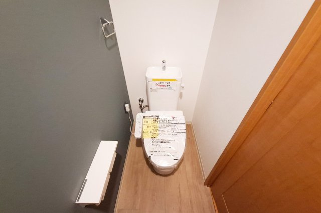 ディーレスティア堺・光明池のトイレ|トイレ：便器・温水洗浄便座を新調済み。