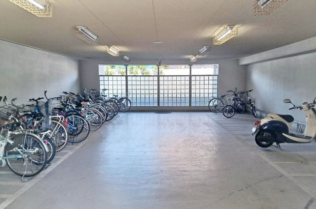 ディーレスティア堺・光明池の駐輪場|駐輪場・バイク置き場
