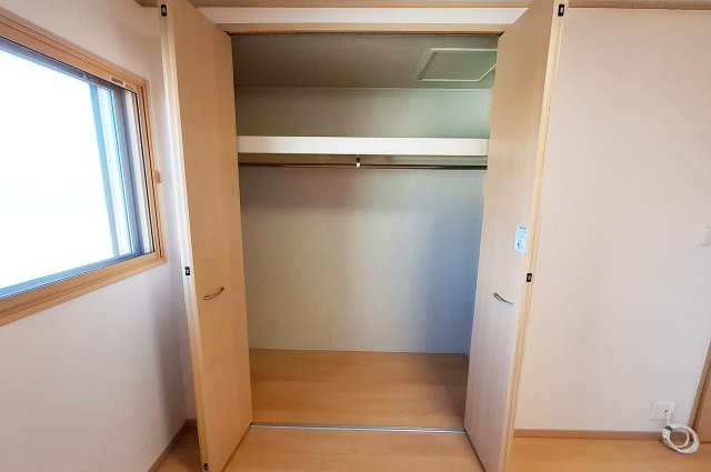 堺市南区御池台４丁の収納|洋室1：クローゼット付き。