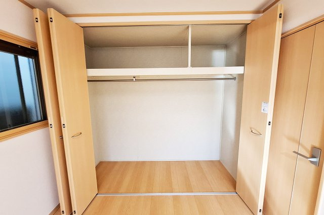 堺市南区御池台４丁の洋室|洋室2：大容量のクローゼット付きで、お部屋を広々と使えます。