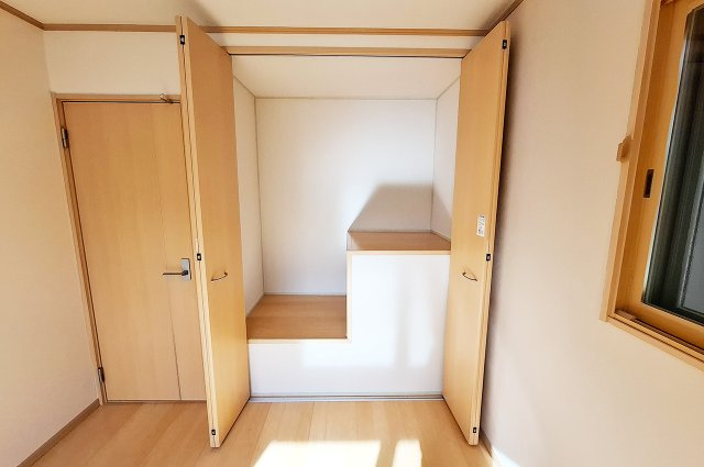 堺市南区御池台４丁の収納|洋室3：階段上を利用した物入。