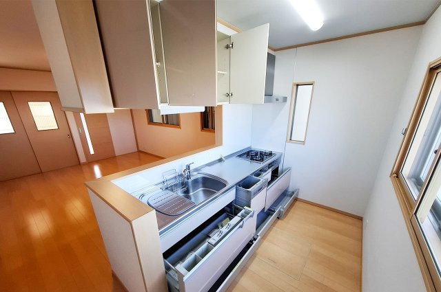 堺市南区御池台４丁のキッチン|キッチン：便利な食洗機付きで、収納力の高いシステムキッチンです。