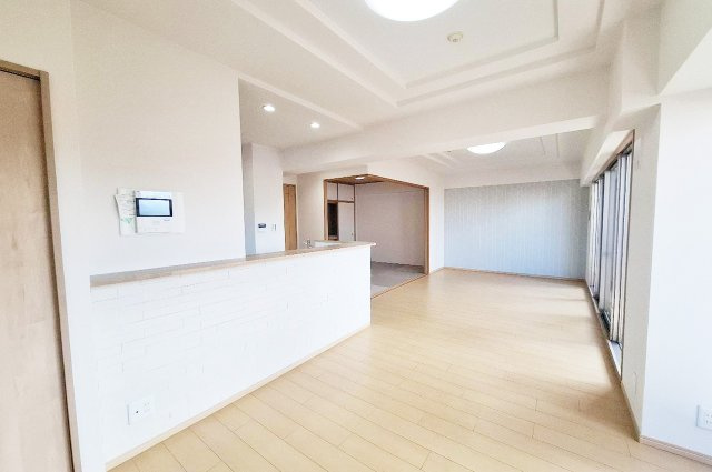 エスリード藤井寺の居間・リビング|ピカピカにリフォーム済みです。安心の工事費込み価格！リフレッシュ工事＆品質チェックで安心！