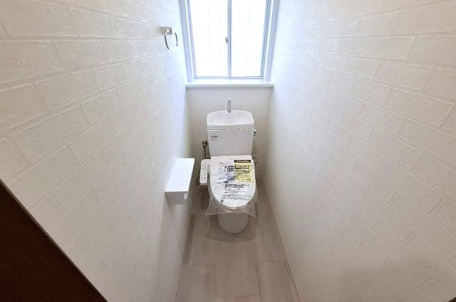 大阪狭山市大野台６丁目のトイレ|1階トイレ：便器・温水洗浄便座新調