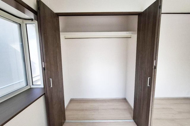 大阪狭山市大野台６丁目の収納|洋室1クローゼット