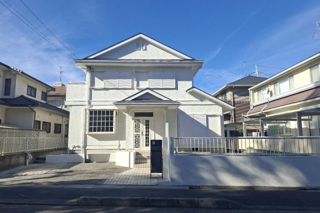 大阪狭山市大野台６丁目の前面道路含む現地写真|外観