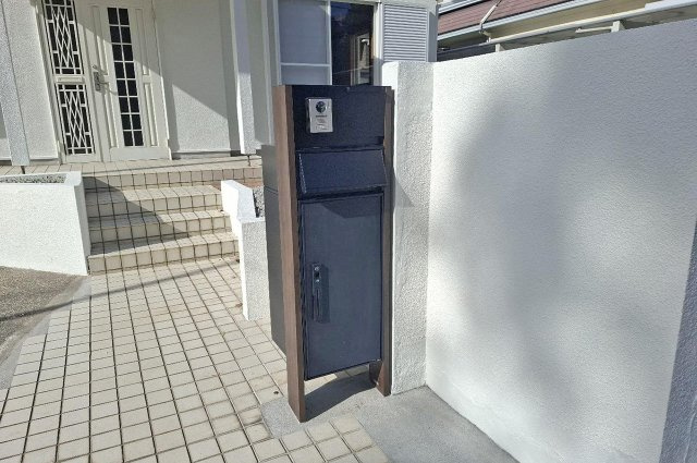 大阪狭山市大野台６丁目の設備|宅配ボックス付き機能門柱新調